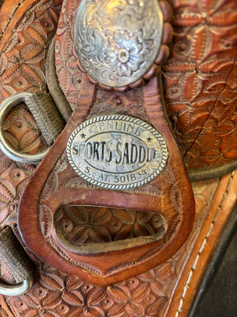 Genuine sports saddle Treeless barrel saddle, comes with breast collar, front cinch, and saddle sack, 13" seat