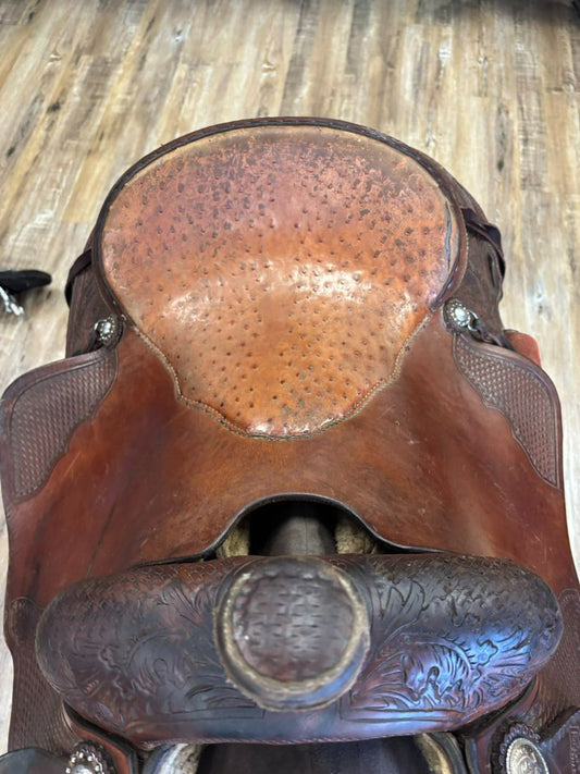 Martin calf roping saddle, comes with front and back cinch, 15" Seat, 7.5" Gullett, 26.5" Skirt