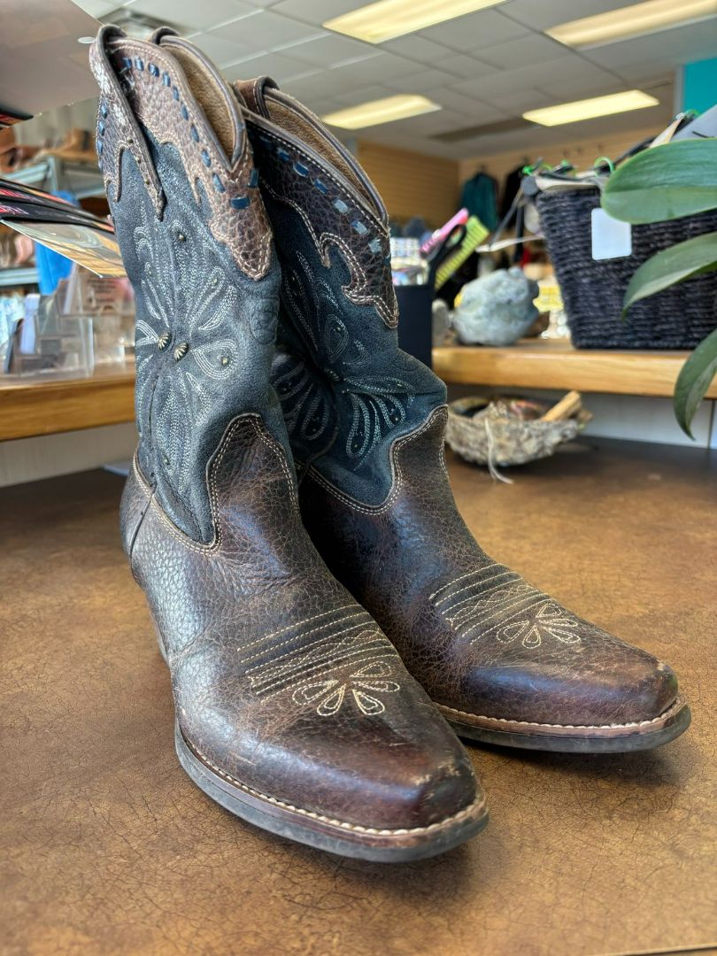 brown, blue Ariat Cowgirl Boots, size 6