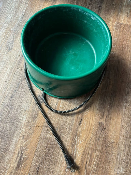 Heated water bowl