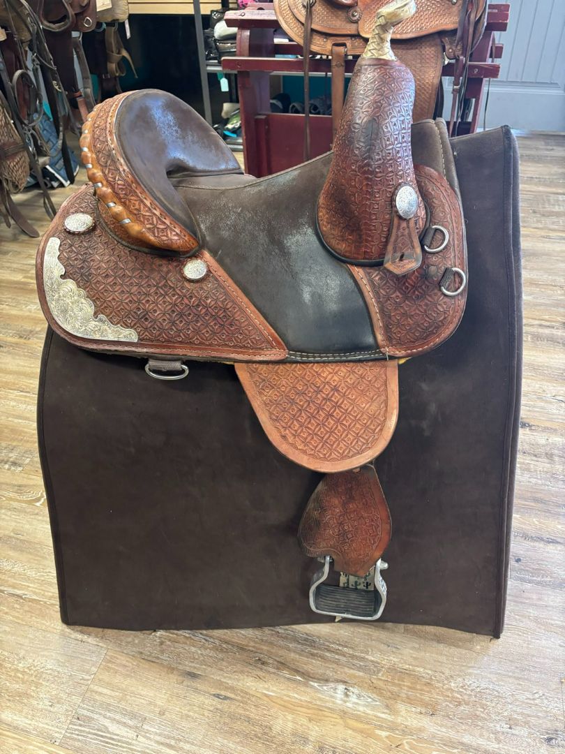 Genuine sports saddle Treeless barrel saddle, comes with breast collar, front cinch, and saddle sack, 13" seat