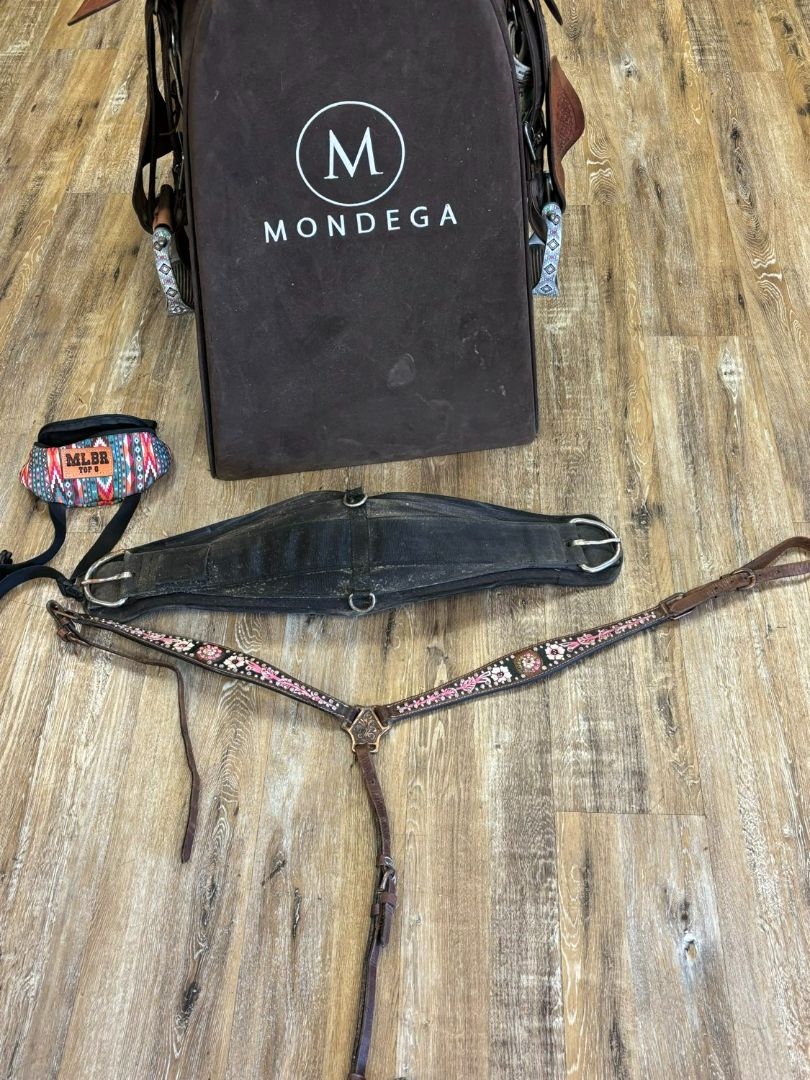 Genuine sports saddle Treeless barrel saddle, comes with breast collar, front cinch, and saddle sack, 13" seat