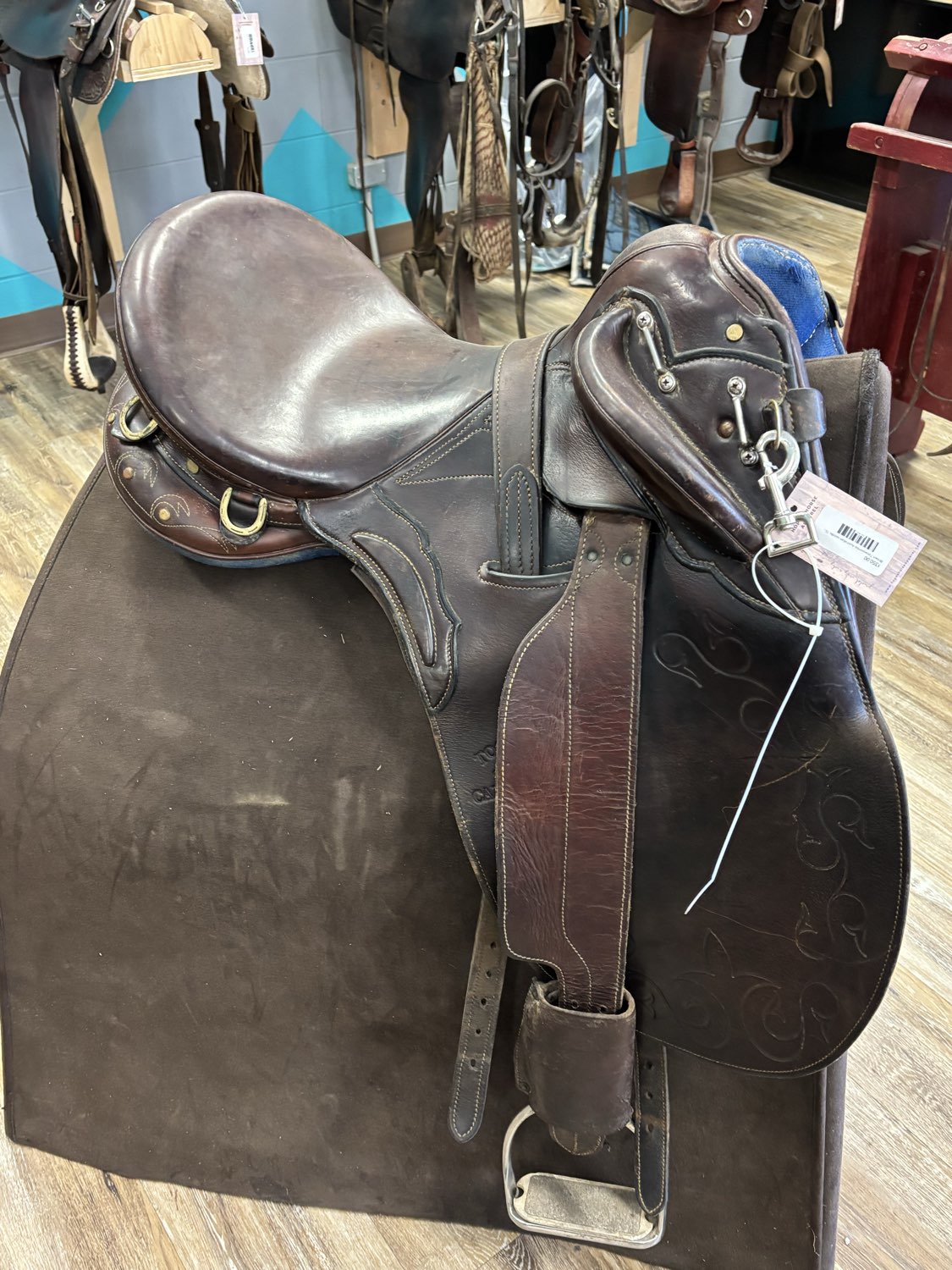 Brown Toowoomba Australian saddle, 15" seat, 5.5"Gullett