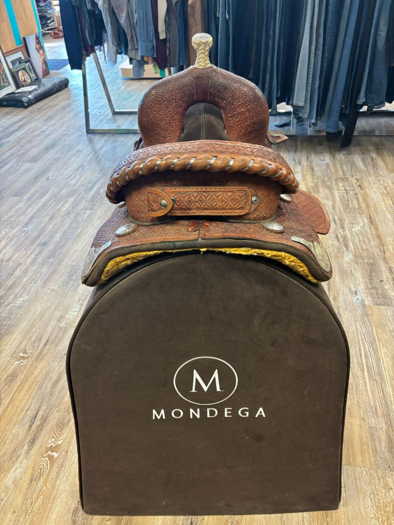 Genuine sports saddle Treeless barrel saddle, comes with breast collar, front cinch, and saddle sack, 13" seat