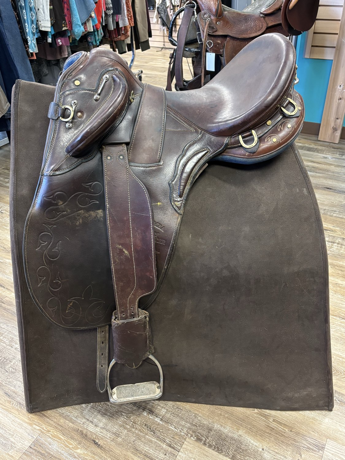 Brown Toowoomba Australian saddle, 15" seat, 5.5"Gullett