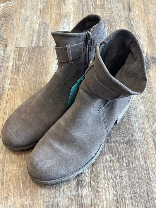 Grey Booties, 9