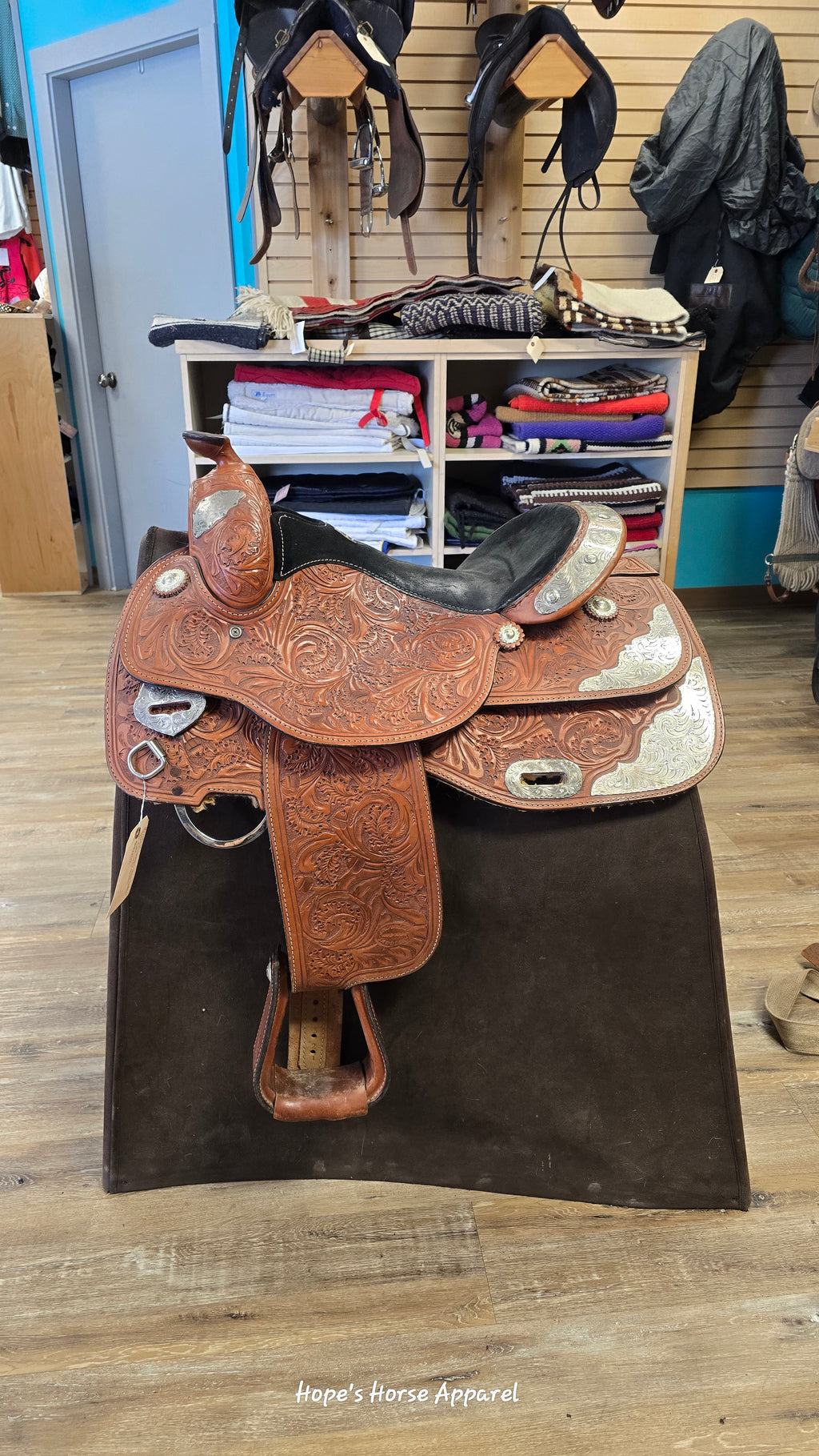 Showman Western Show Saddle