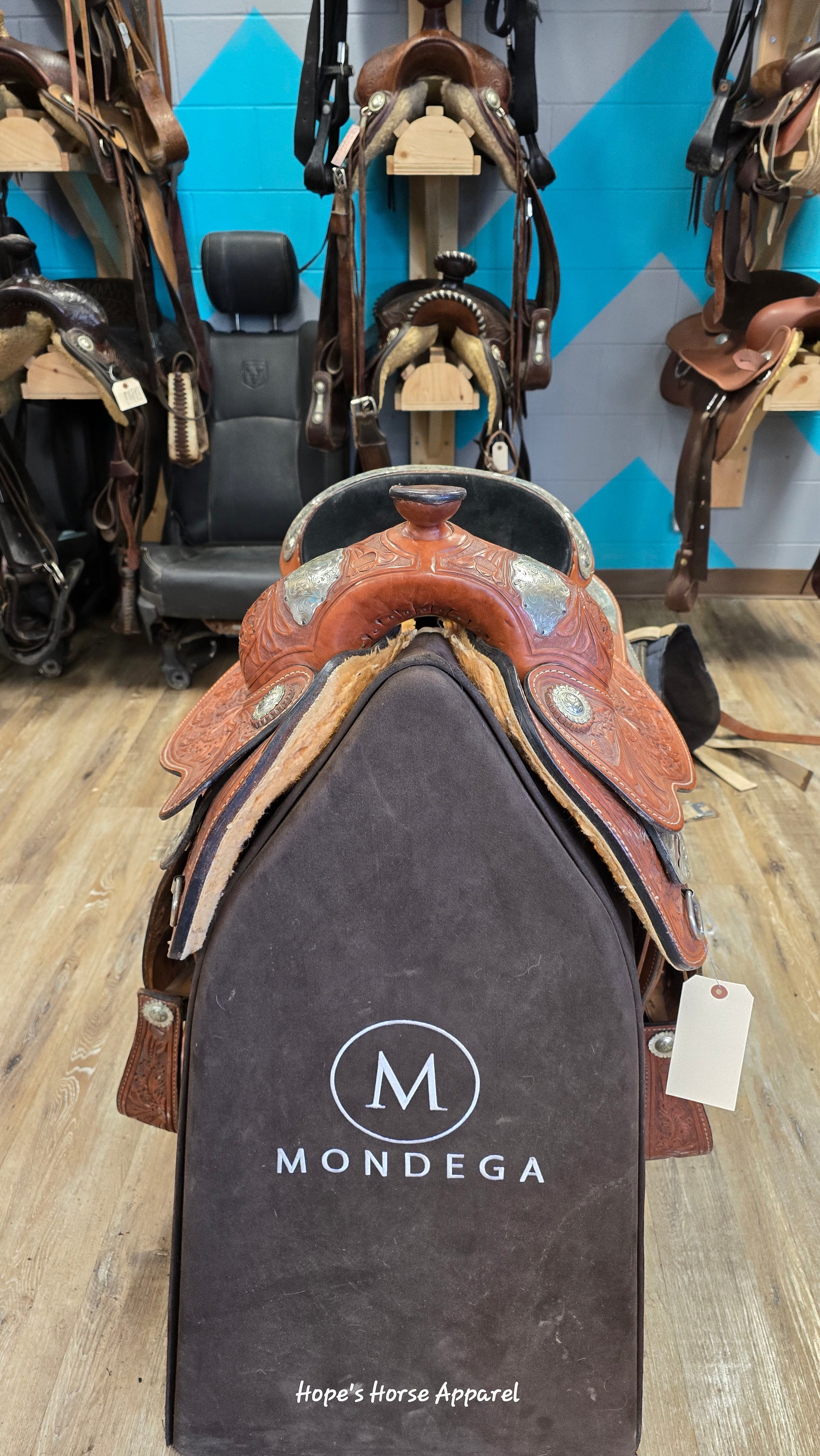 Showman Western Show Saddle