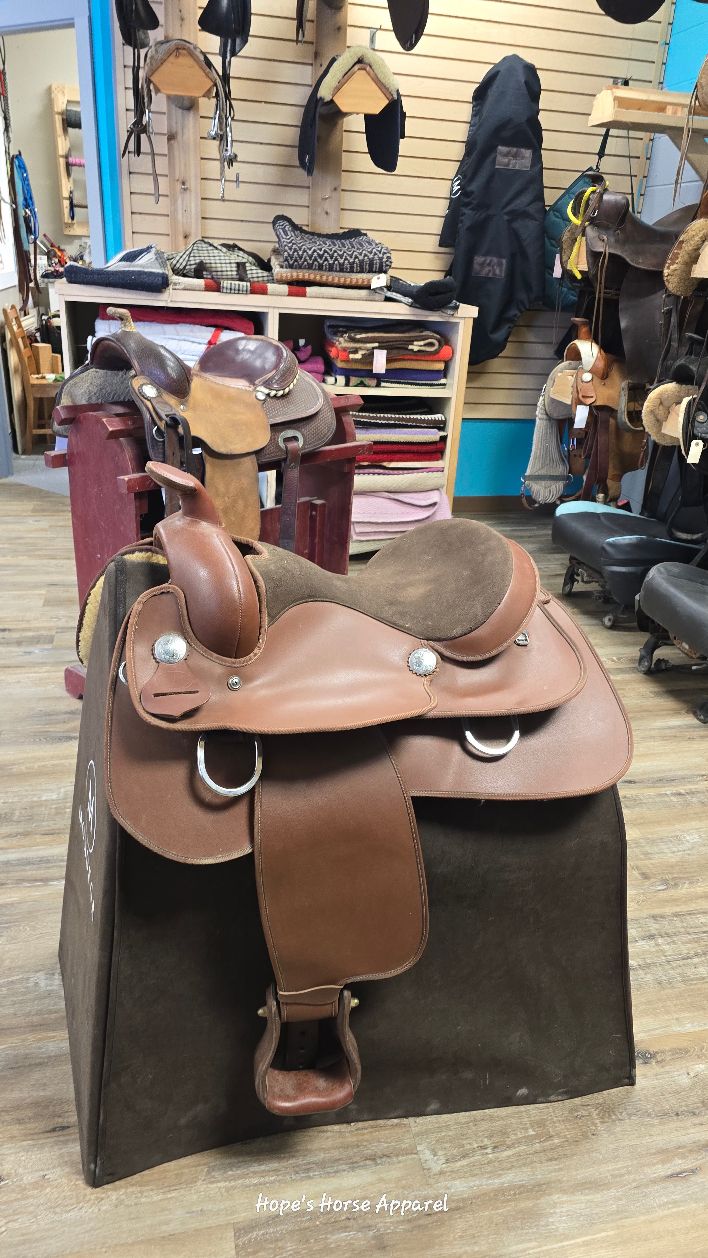 Lamicell Synthetic Pleasure Saddle