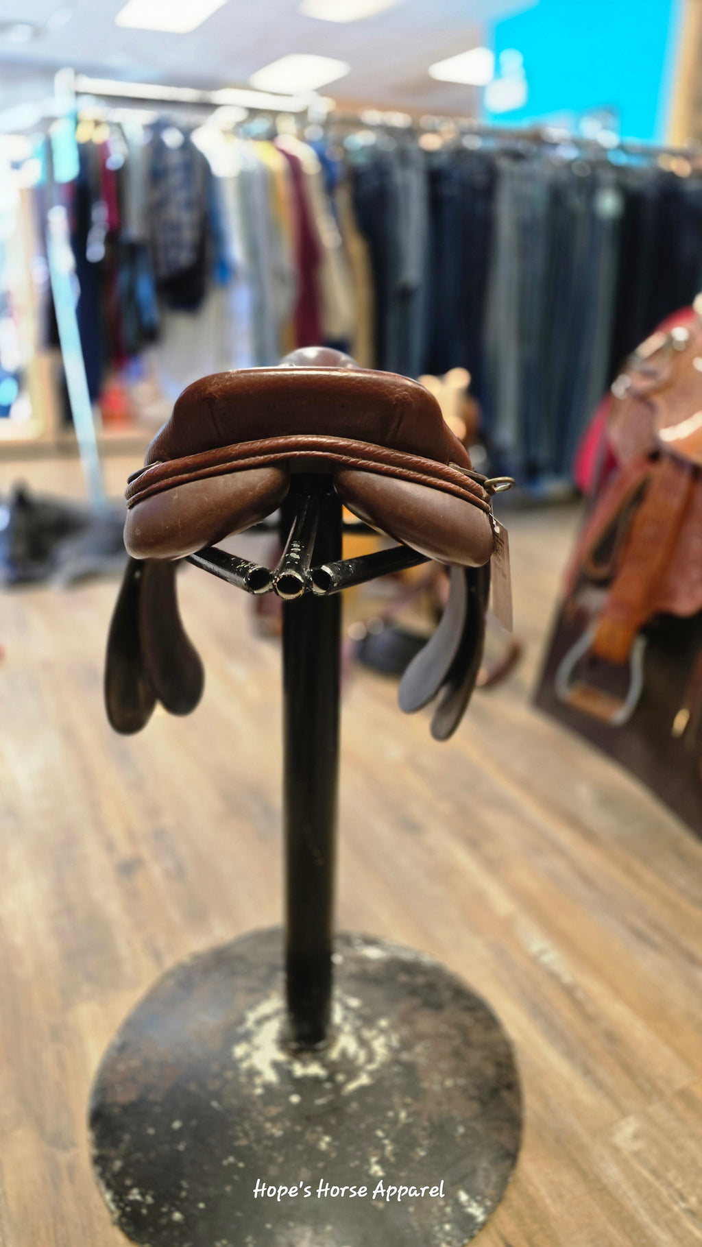 Crosby Close Contact Saddle