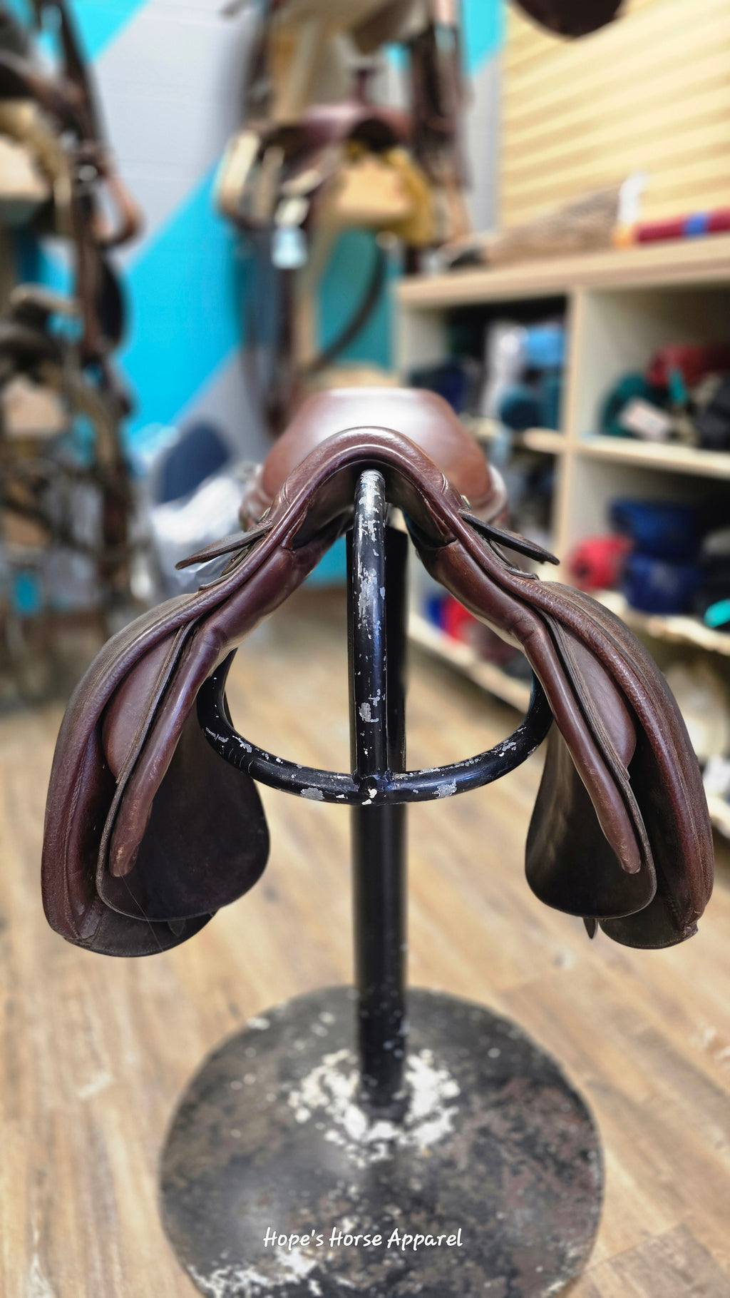 Crosby Close Contact Saddle