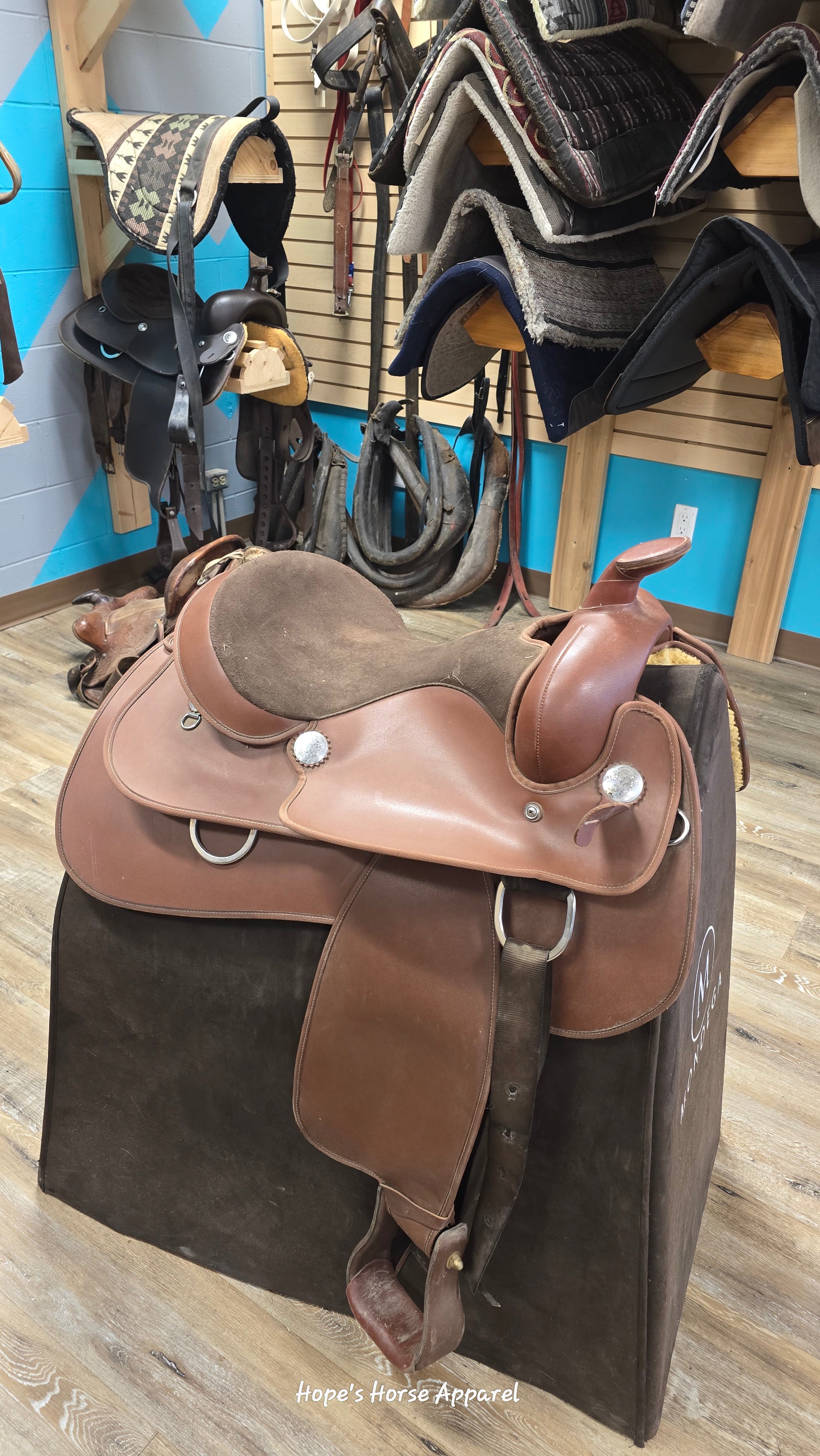 Lamicell Synthetic Pleasure Saddle