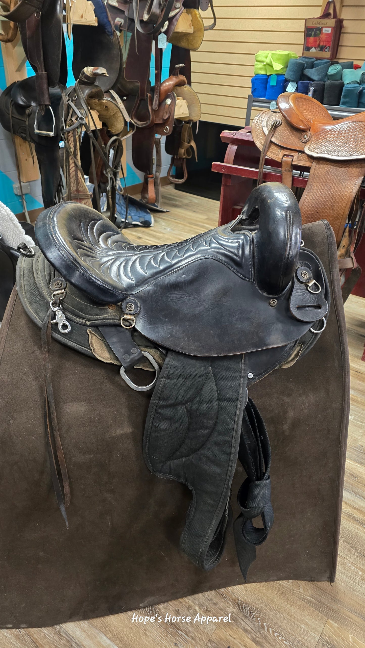 Big Horn Synthetic Endurance Saddle